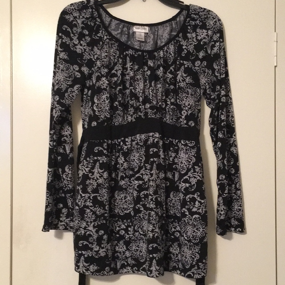 Maternity‼️ long sleeve shirt‼️ back tie